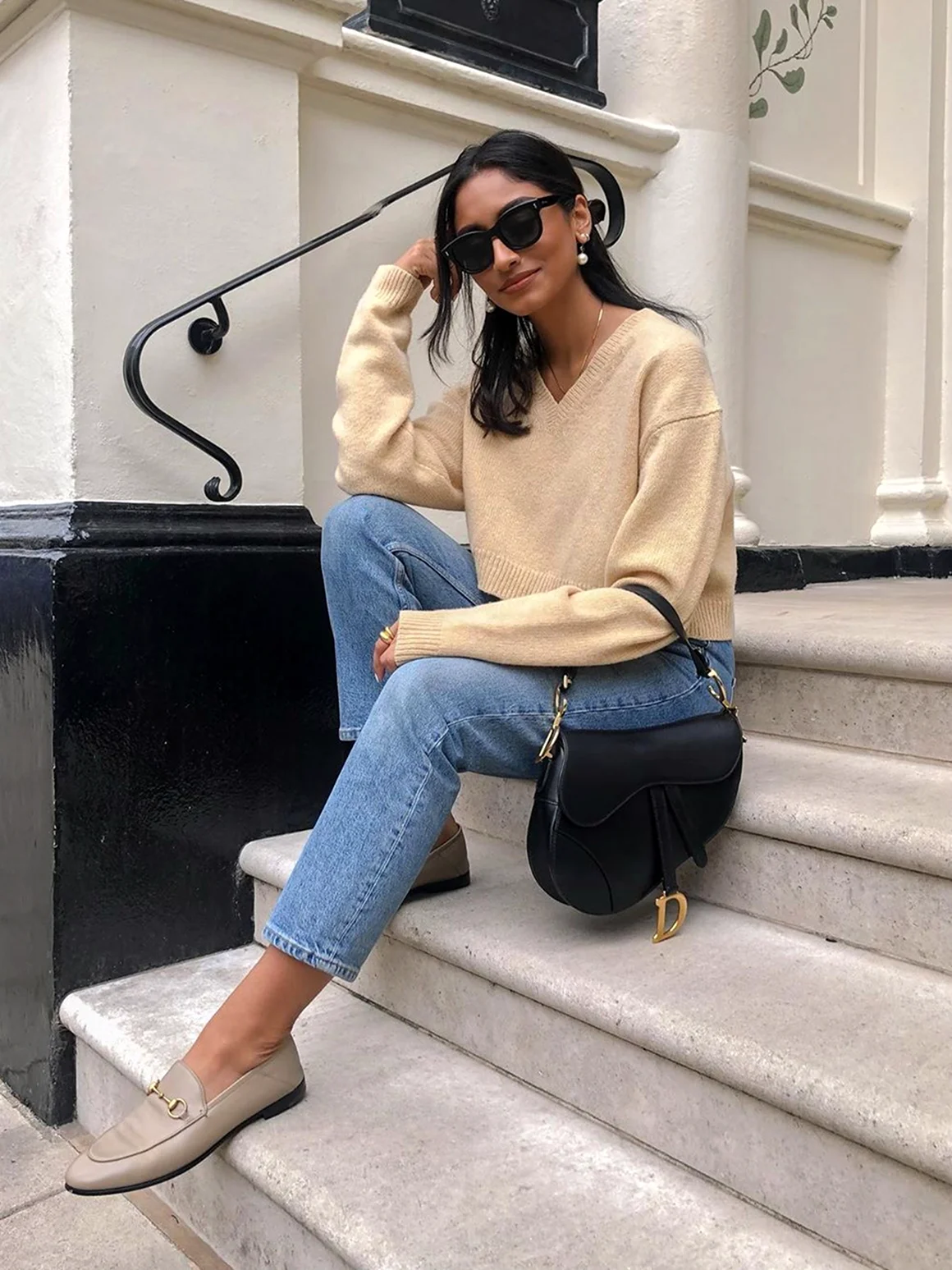 Образы с бежевыми лоферами