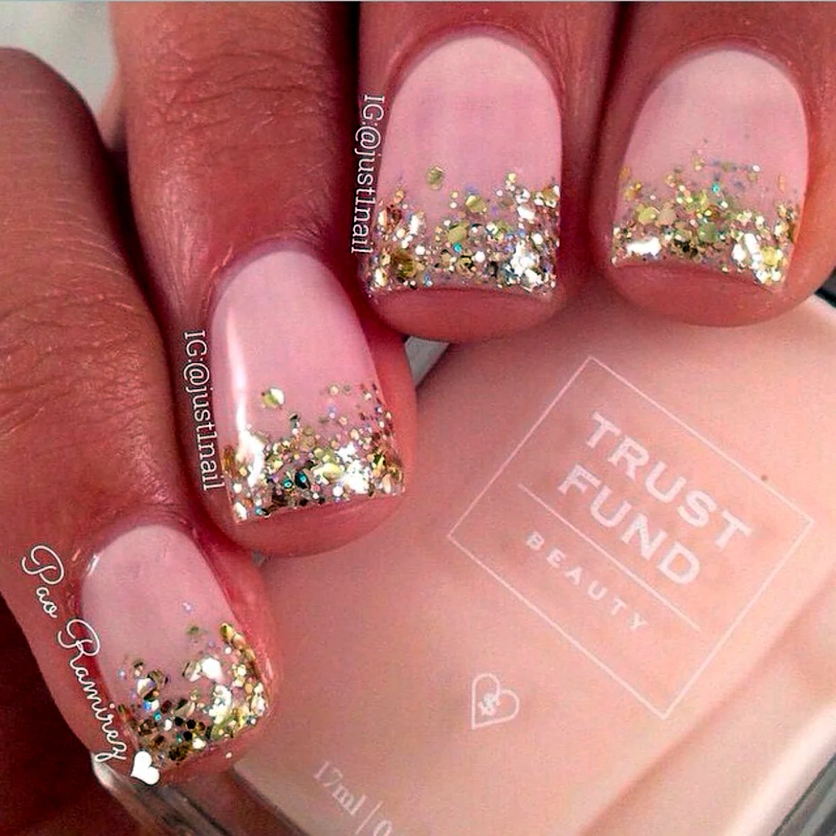 Маникюр розовый с золотом