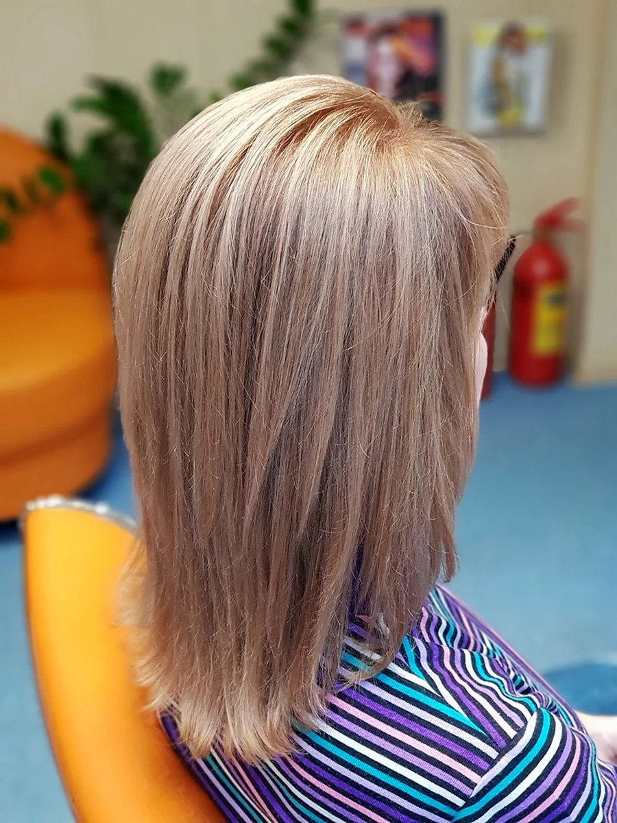 Стрижка лесенка на короткие волосы