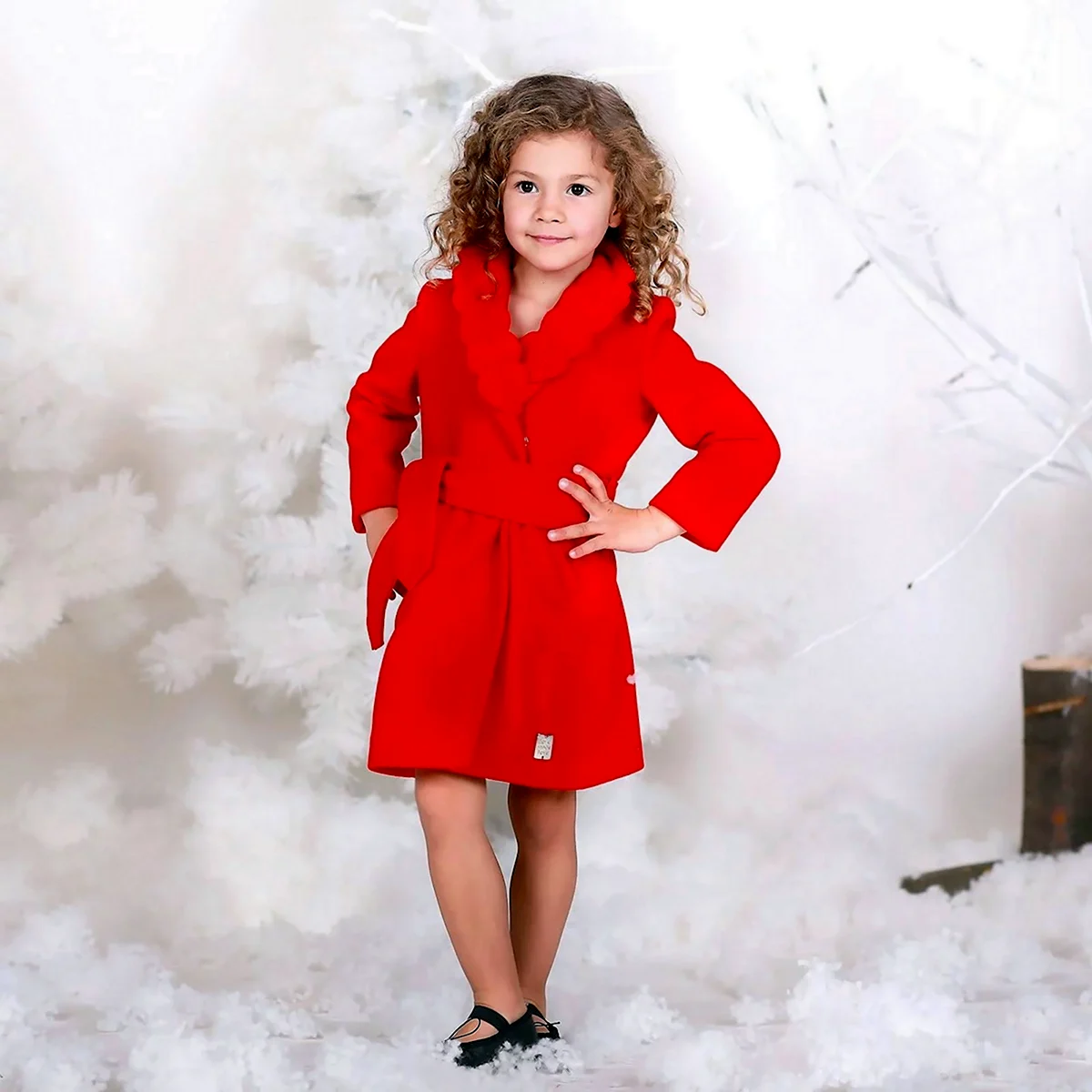 Девочка в Красном пальто