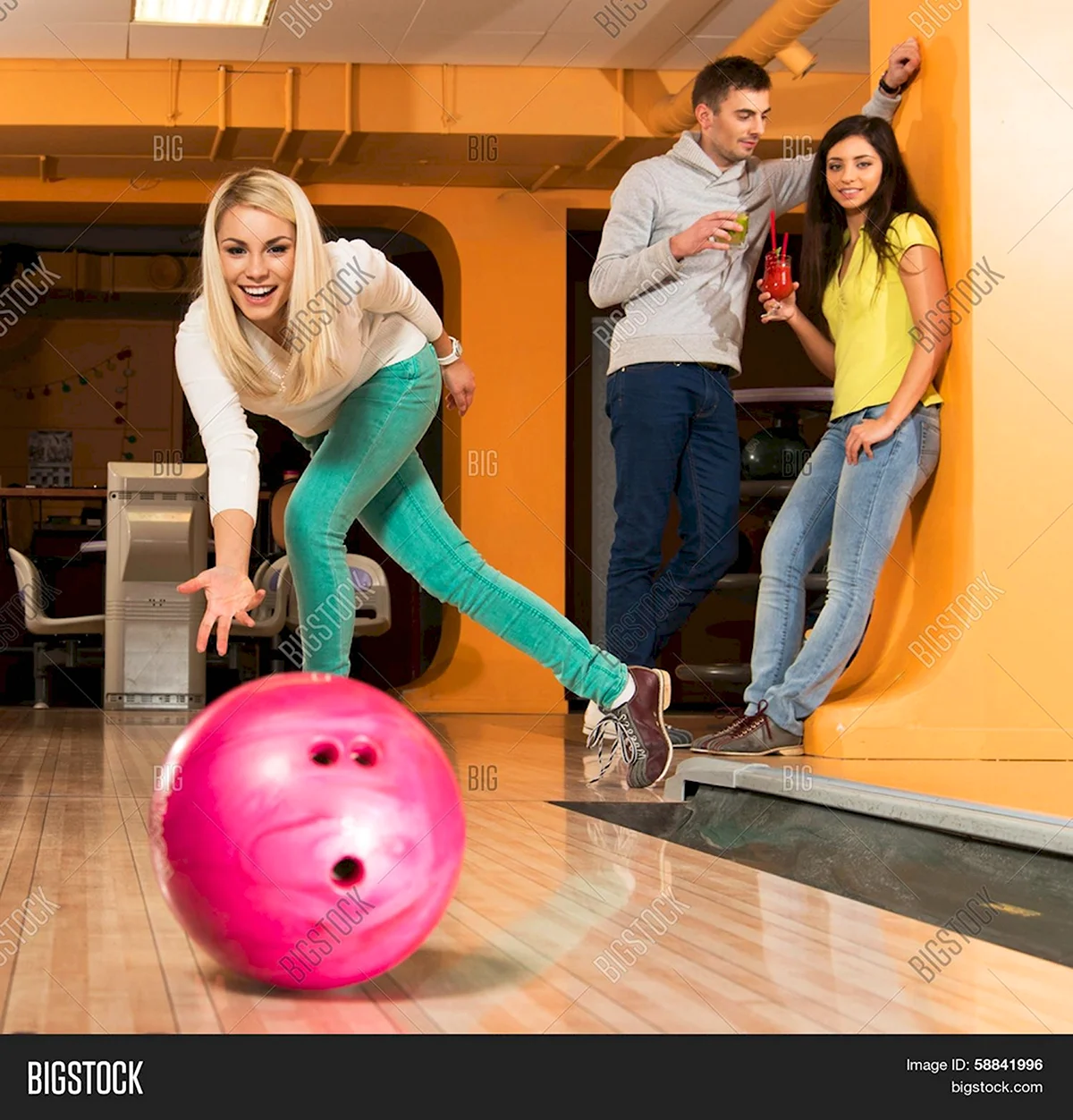 Одежда для боулинга девушке