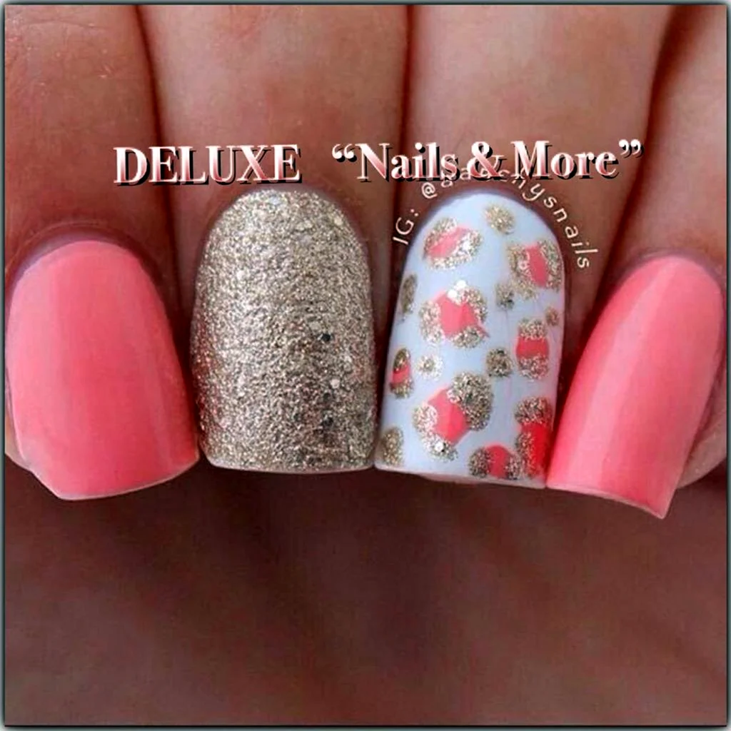 Розовый маникюр с посыпкой