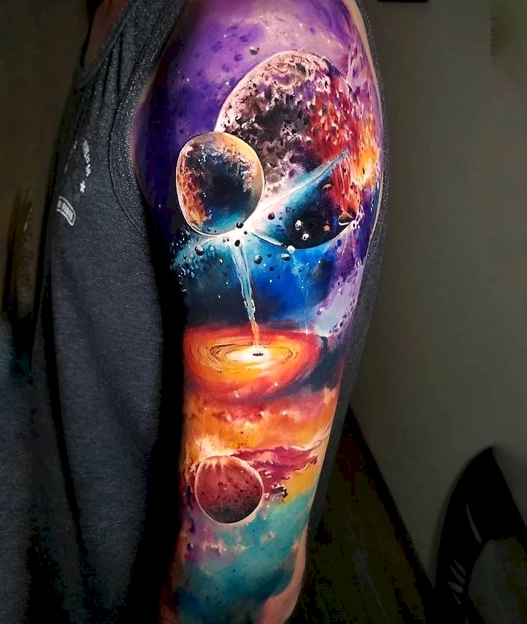 Тату космос