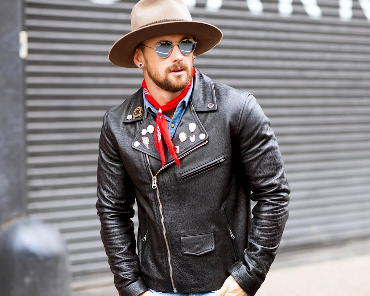 Кожаная куртка и шляпа мужская