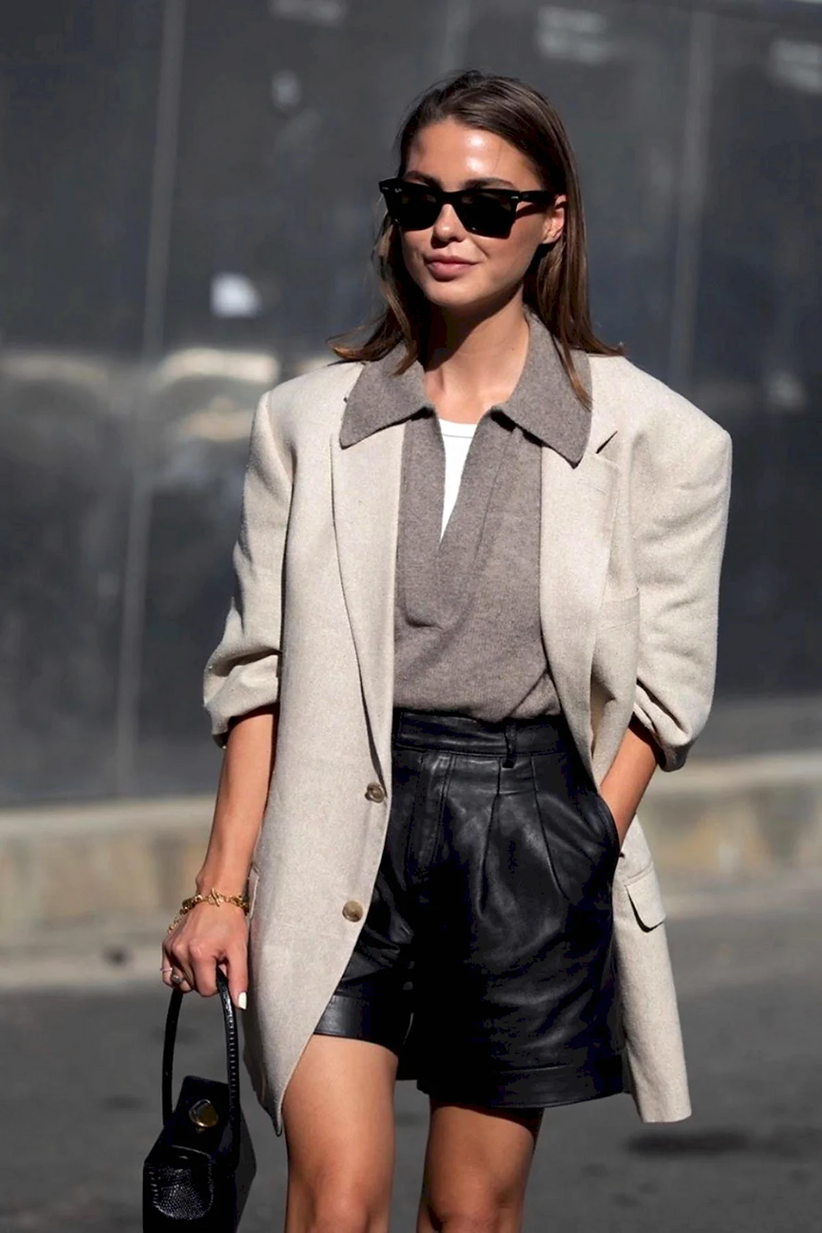 Кожаные шорты с пиджаком