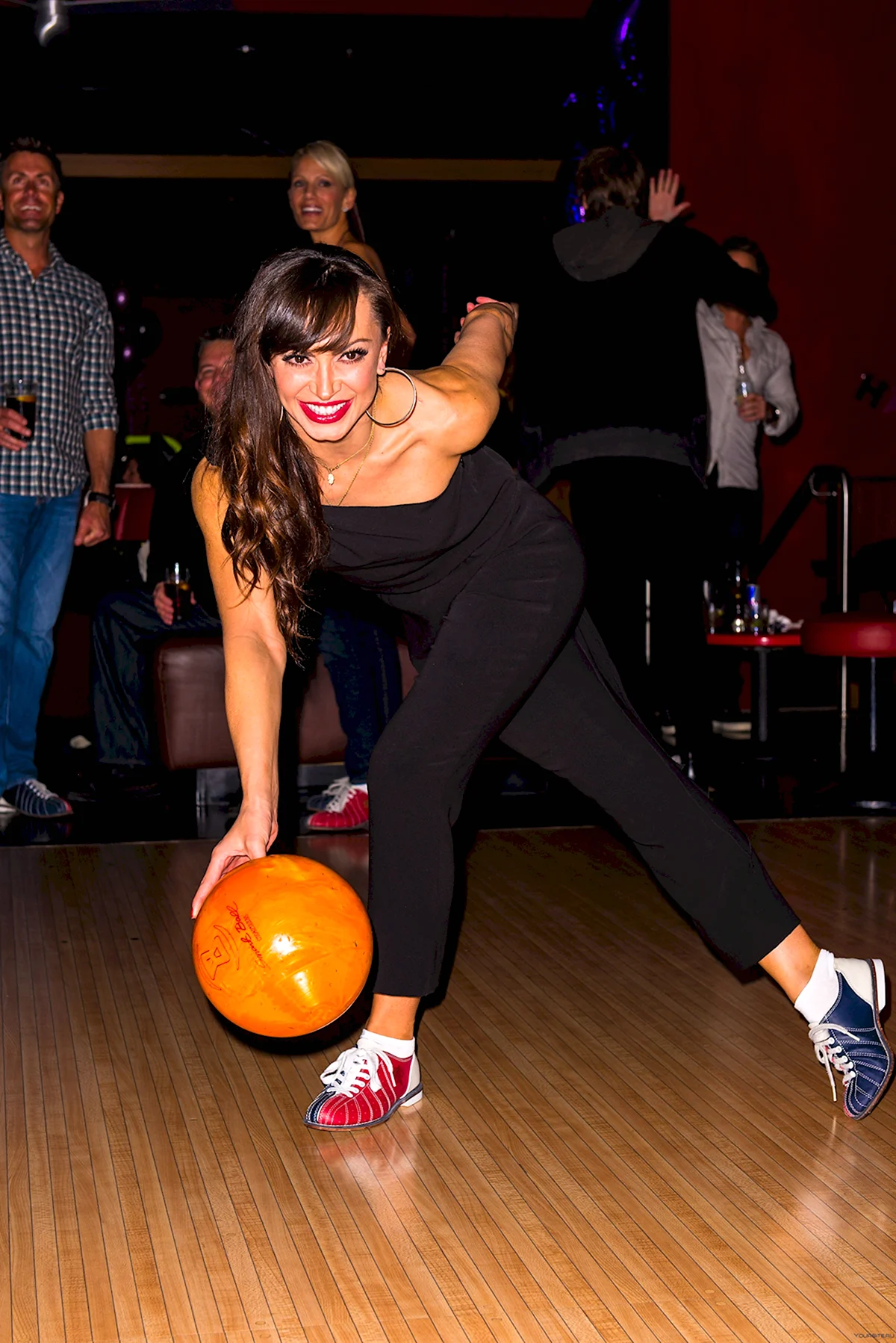 Девушка в боулинге