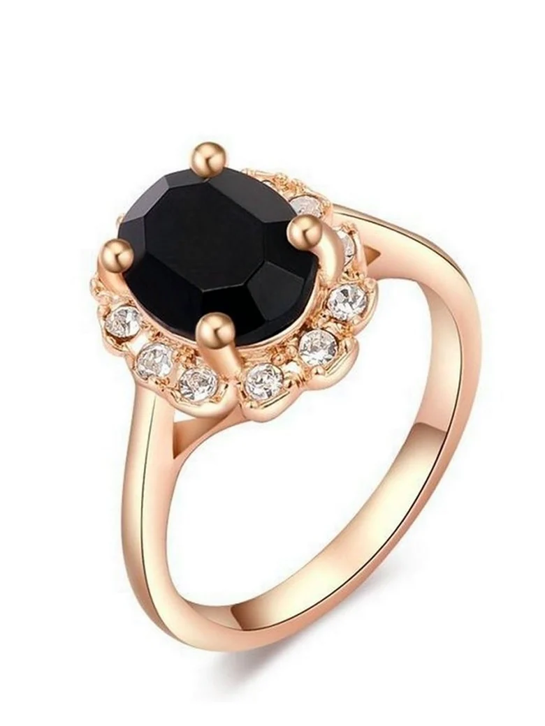 Золотое кольцо с черным агатом