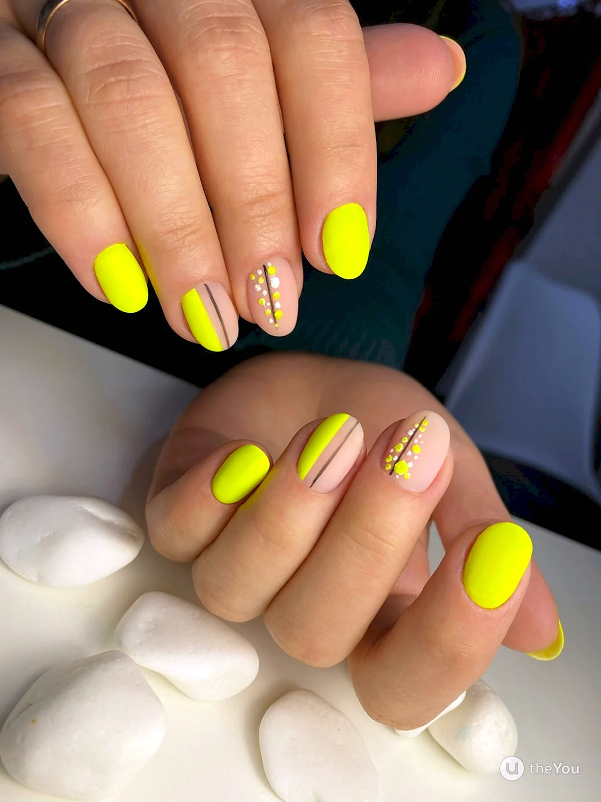 Кислотно желтый маникюр