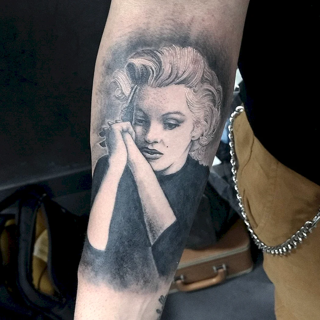 Тату Мерлин Монро