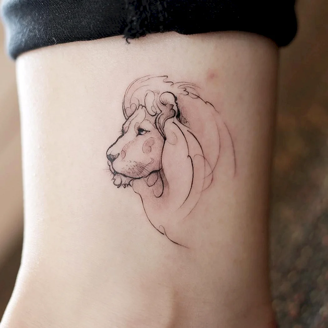 Тату Лев для девушек маленькие