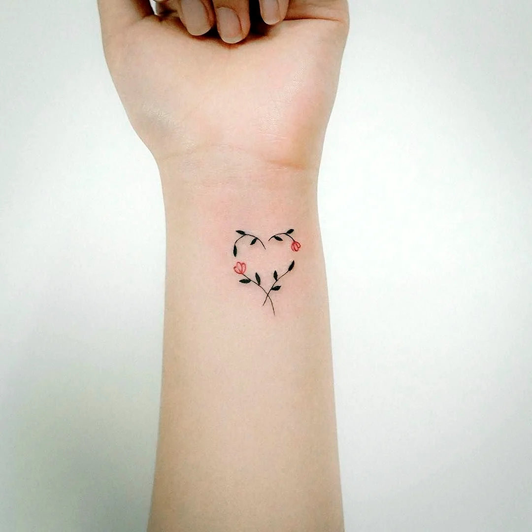 Мини тату на запястье