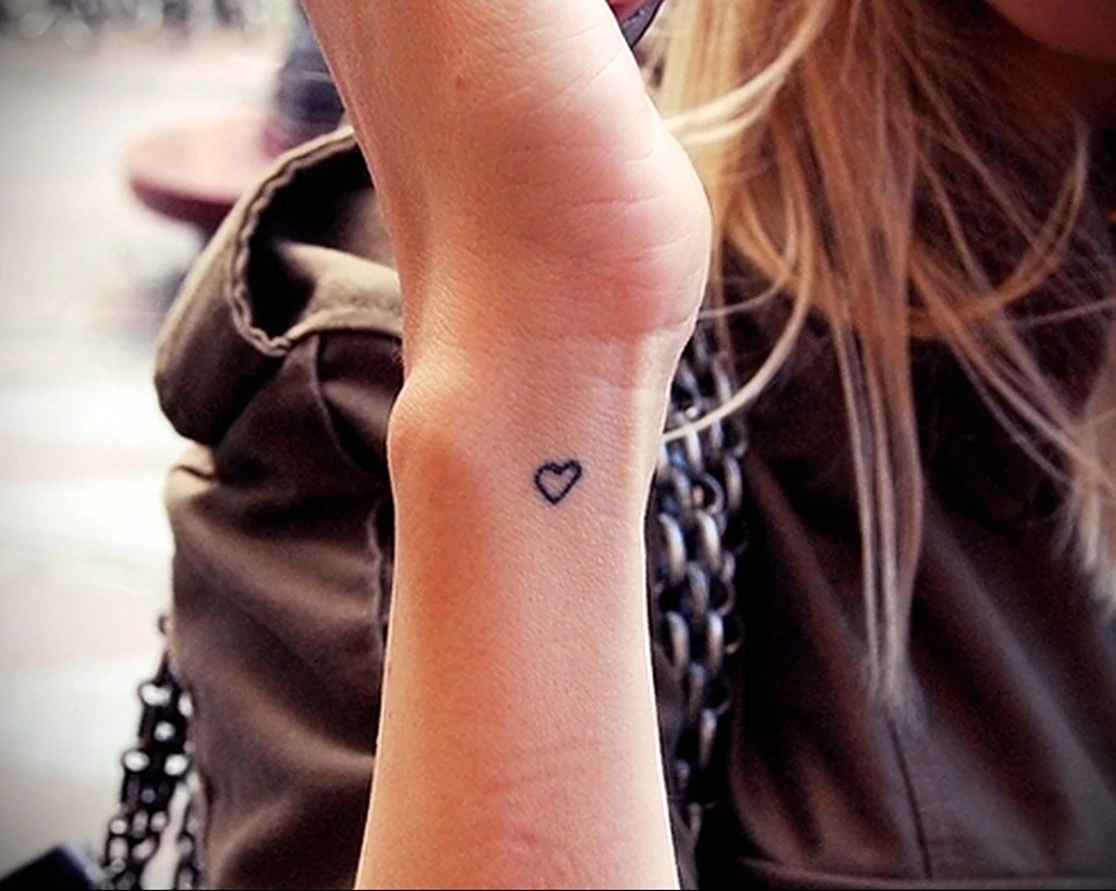 Маленькие стильные тату