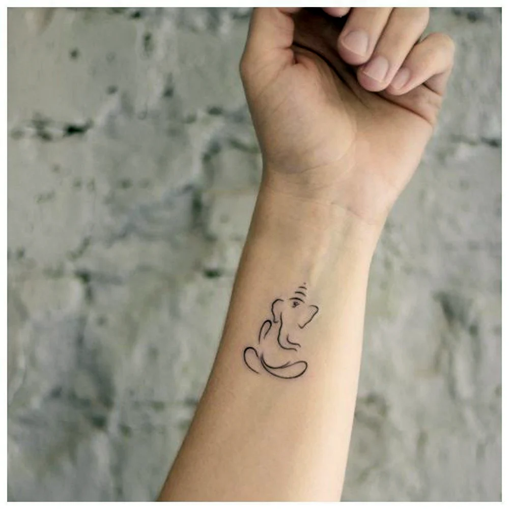 Оригинальные тату на запястье для девушек