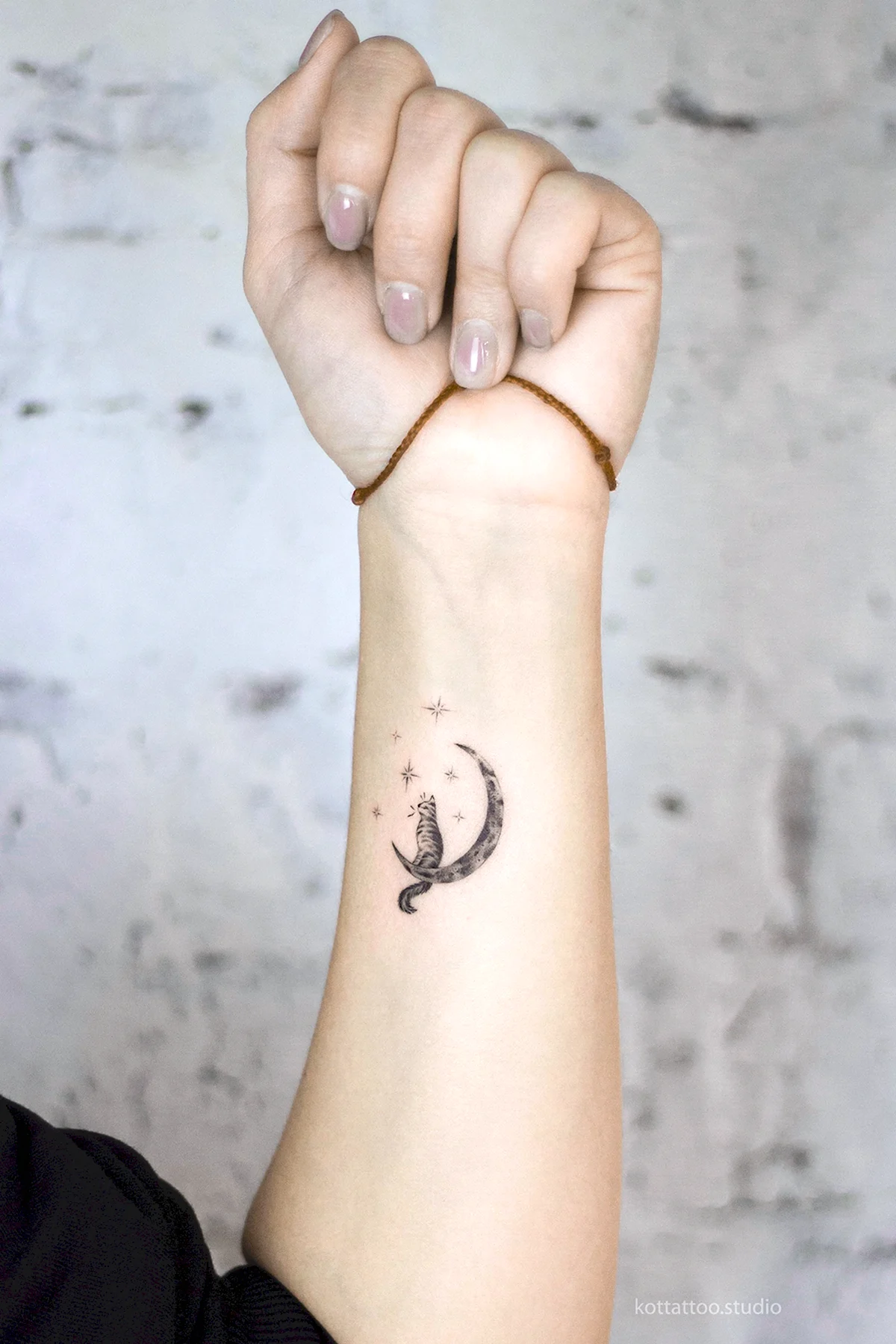 Маленькие тату на запястье