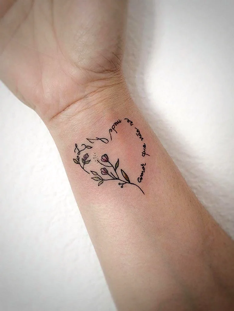 Маленькие изящные тату