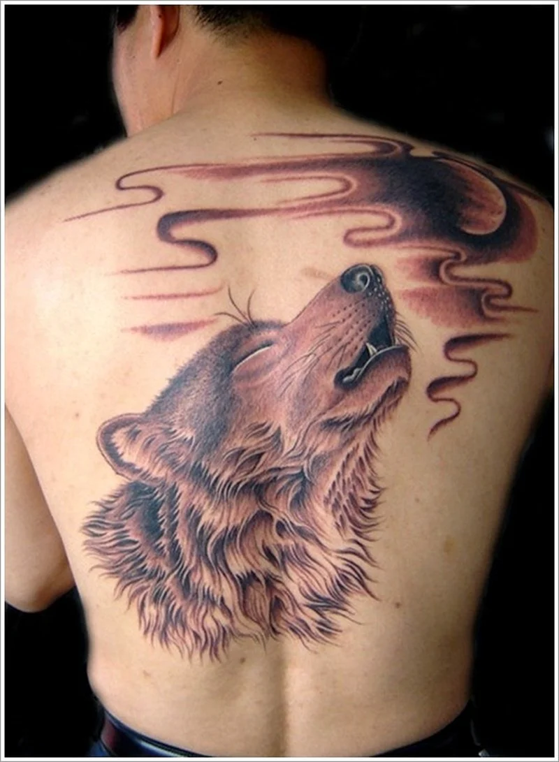 Тату волка на спине